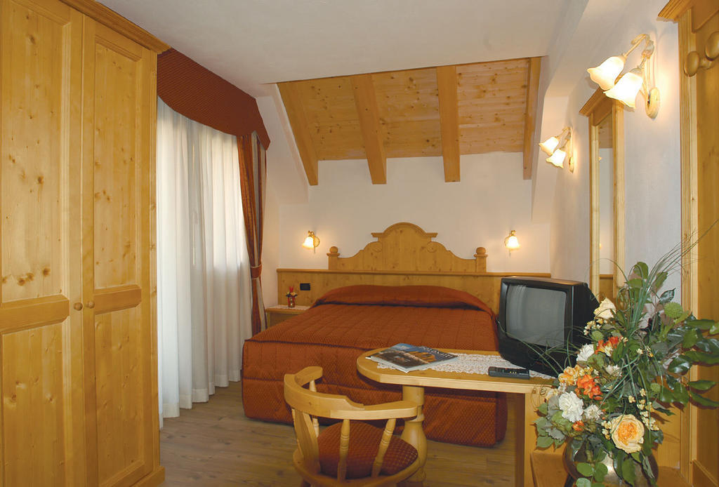 Rifugio Passo Staulanza Hotel Zoldo Alto Стая снимка